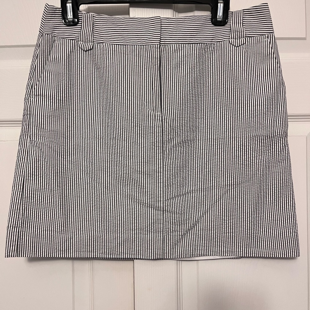 Loft Gray and White Striped Seersucker Mini Skirt Size 6 Classic College Preppy
